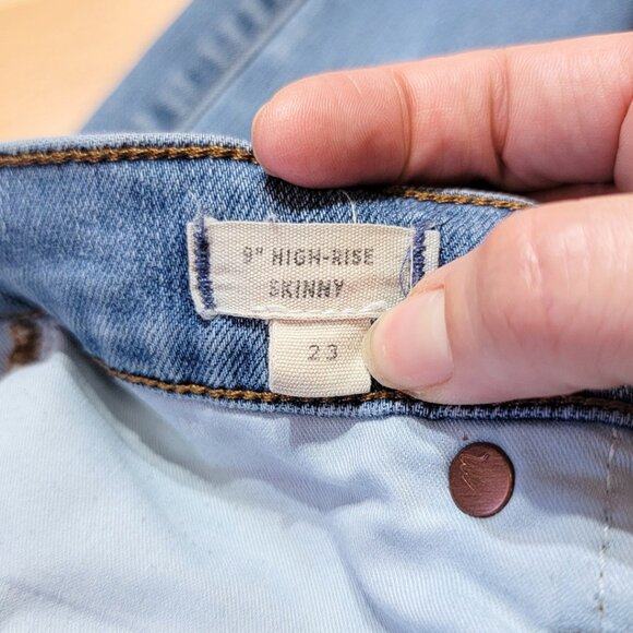 Madewell 9" High-Rise Skinny Jeans: Distressed-Hem Edition | Size: 23 - Picture 11 of 13